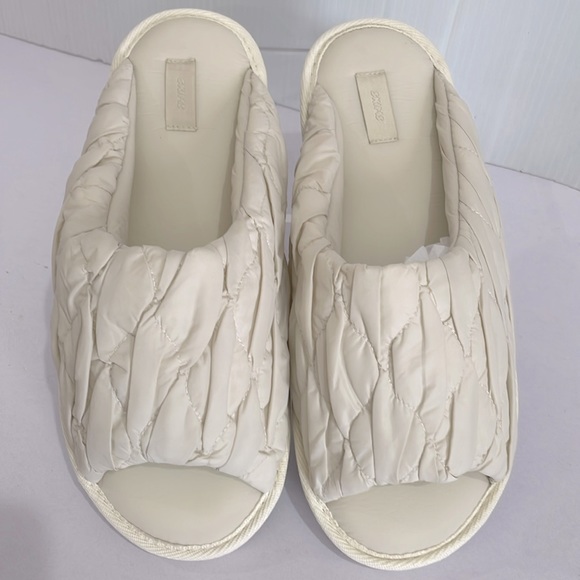 SKIMS Quilted Slippers Moonstone House Shoe Slippers / Open Toe Size 42 -New- - Picture 1 of 14